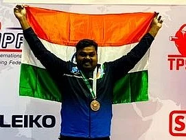 ஆசிய வலுதூக்கும் போட்டி: வெண்கலம் வென்று, காமன்வெல்த் போட்டிக்குச் செல்லும் திமுக எம்.எல்.ஏ!