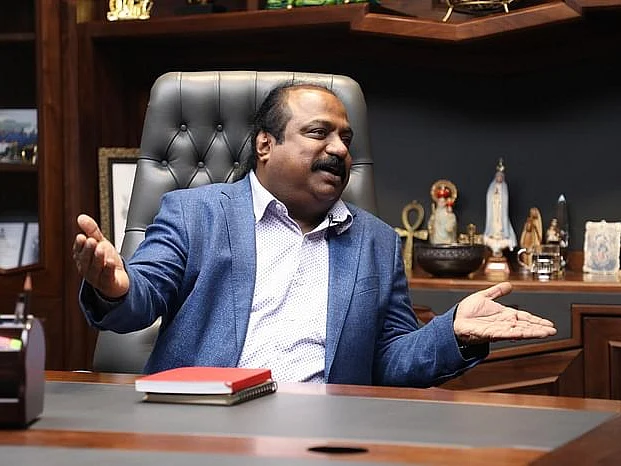 `மாஸ்டர்' தயாரிப்பாளர் சேவியர் பிரிட்டோ வீட்டில் ரெய்டு! பின்னனி என்ன?