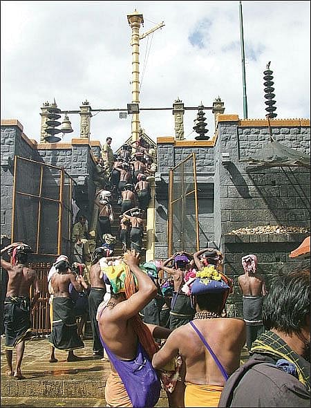 சபரி மலைக்கு வந்த 29 லட்ச பக்தர்களில் 20% குழந்தைகள்; கோவிலுக்கு 223 கோடி ரூபாய் வருமானம்!