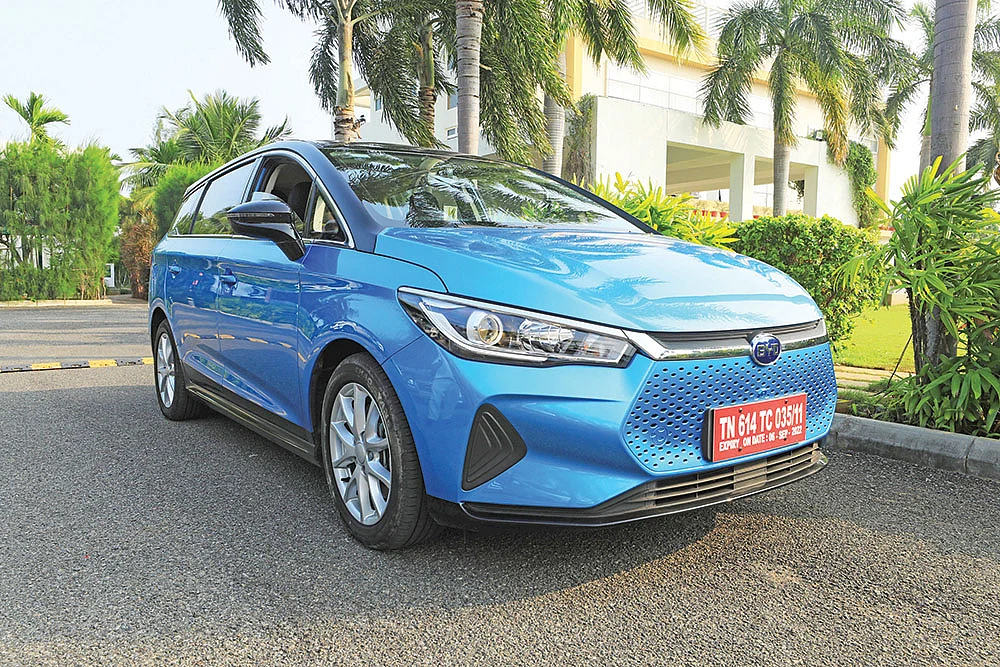 1.60 ரூபாய்க்கு ஒரு கிமீ!
சீனாவின் எலெக்ட்ரிக் கார் BYD e6