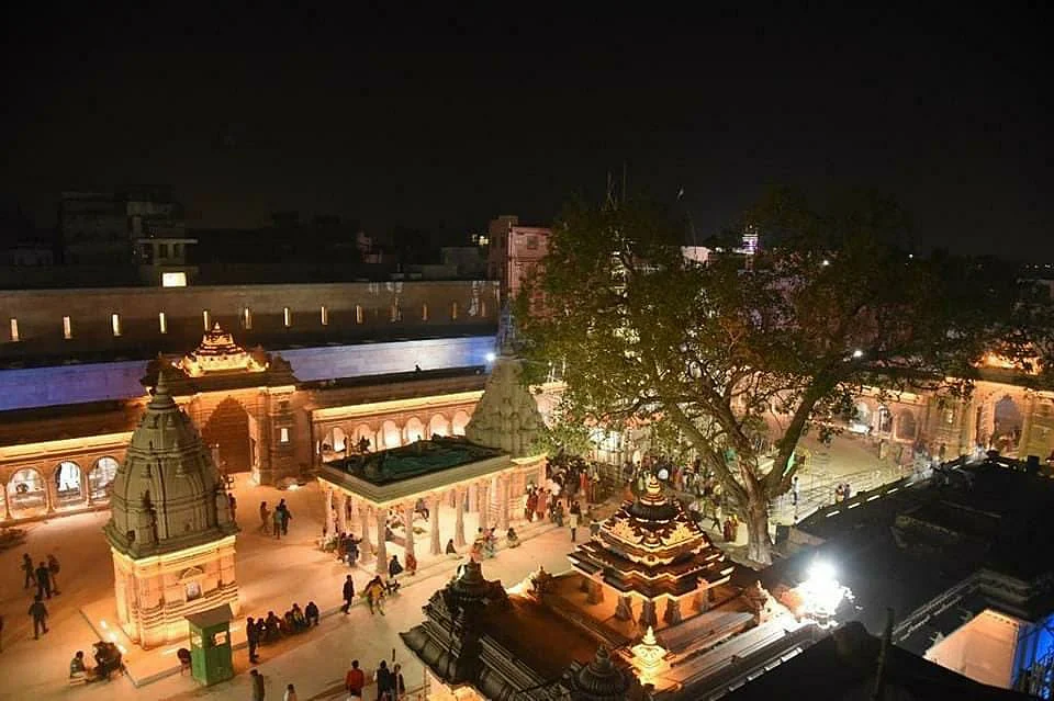 காசி விஸ்வநாதர் ஆலய வளாகம்