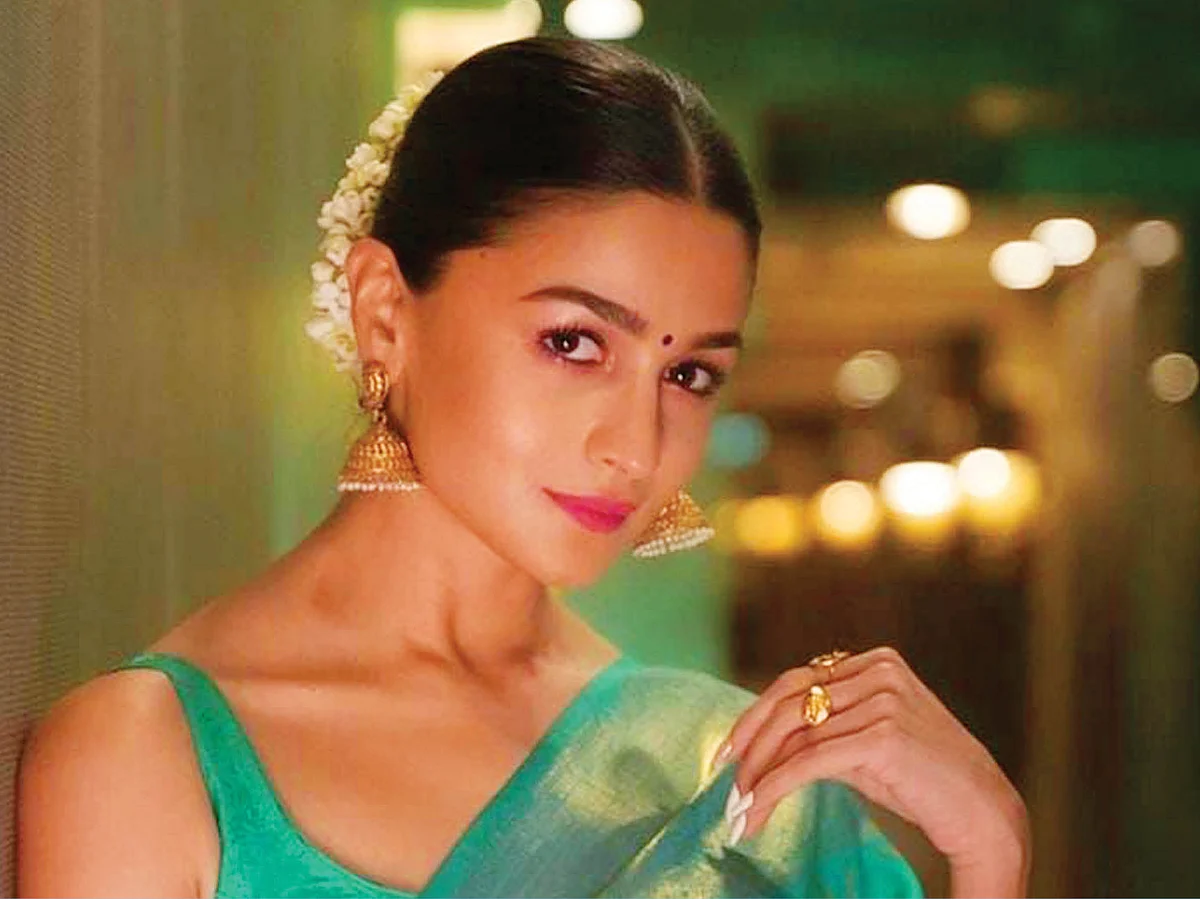 Alia Bhatt: “ நான் RRR போட்டோக்களை நீக்கியது உண்மைதான்!ஏனென்றால்….” உண்மையை உடைத்த ஆலியா பட்.