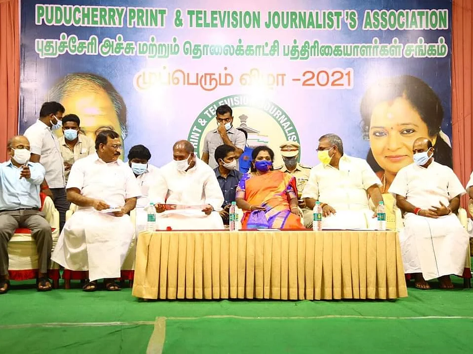 `தடுப்பூசிக்காக கவர்னர் வீதி வீதியாக செல்கிறார்!' - முதல்வர் ரங்கசாமி பாராட்டு
