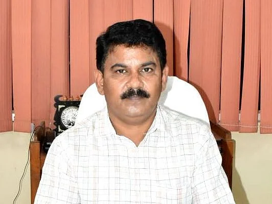தொடர் குற்றச்சாட்டு... திடீர் நடவடிக்கை! - வேலூர் மக்கள் தொடர்பு அலுவலர் விடுவிப்பு... பின்னணி!