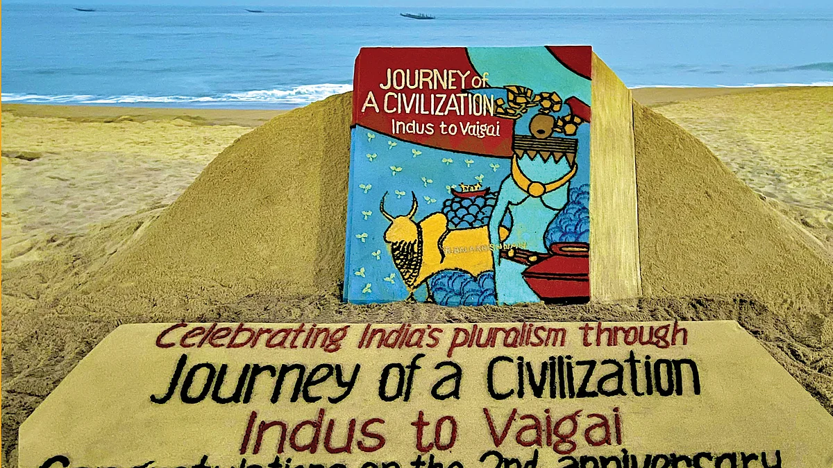 பூரி கடற்கரையில் சுதர்சன் பட்நாயக் எழுப்பிய மணற்சிற்பம்
