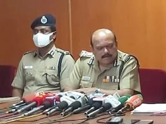 மதுரை: `முதுகுளத்தூர் மாணவர் மணிகண்டன் விஷம் குடித்ததால் தான் உயிரிழந்தார்' - ஏ.டி.ஜி.பி தகவல்!