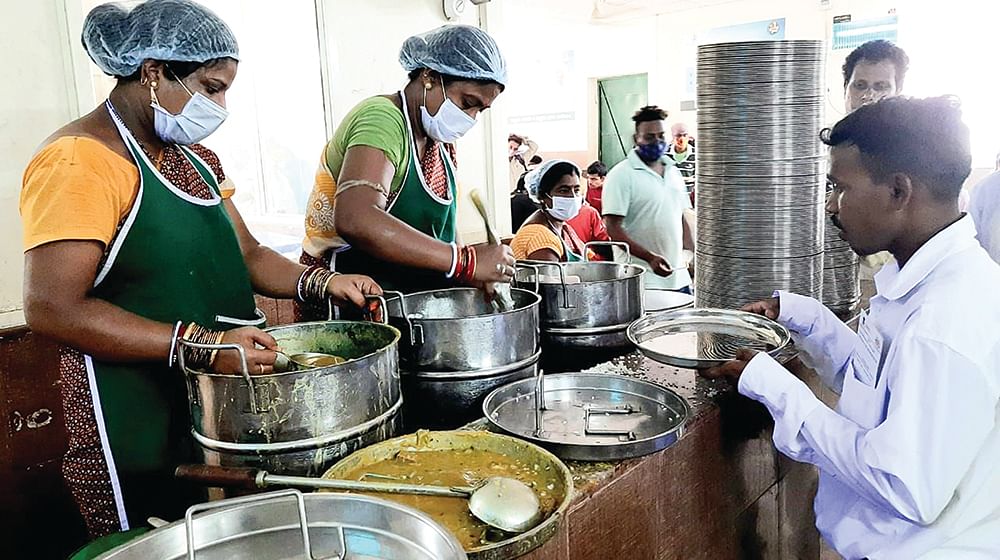 ஐந்து ரூபாய் விலையில் உணவளிக்கும் “ஆகார்” மையங்கள்
