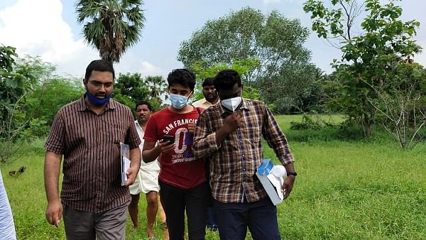 அதிசய கிணறு பகுதிக்கு சென்ற ஐ.ஐ.டி குழு