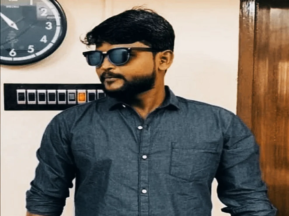 திருவாரூர்: வேலை கிடைக்காத விரக்தியில் விபரீத முடிவு! - கத்தியால் கழுத்தை அறுத்து இளைஞர் தற்கொலை