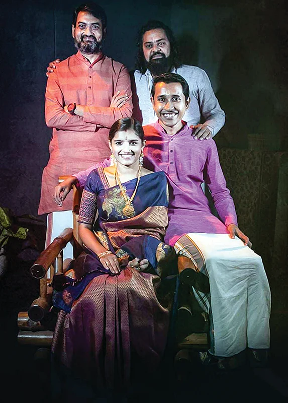 க்ருதி பட் மற்றும் குழு