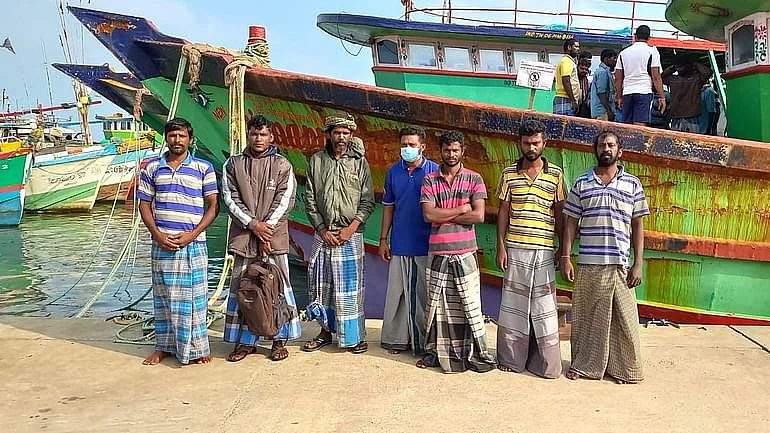கைது செய்யப்பட்ட தமிழக மீனவர்கள்!