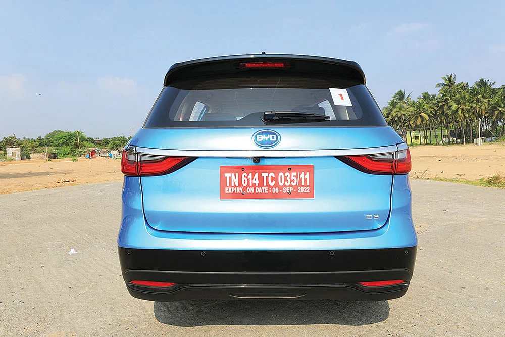 1.60 ரூபாய்க்கு ஒரு கிமீ!
சீனாவின் எலெக்ட்ரிக் கார் BYD e6