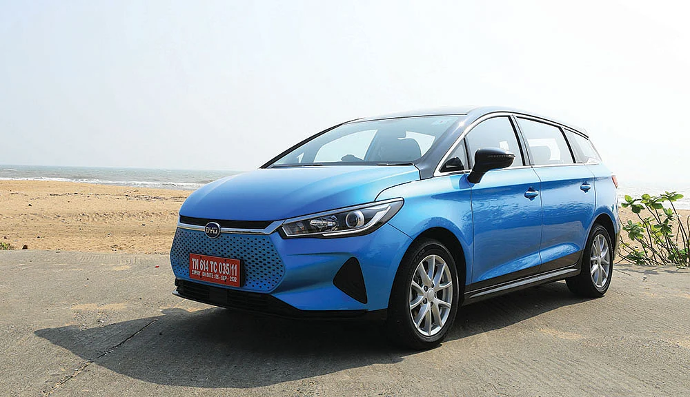 1.60 ரூபாய்க்கு ஒரு கிமீ!
சீனாவின் எலெக்ட்ரிக் கார் BYD e6