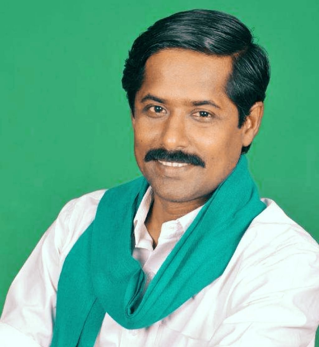 திருப்பூர்: `லஞ்ச குற்றச்சாட்டு'
கண்துடைப்புக்காக நில அளவையர் பணியிட மாற்றம்;
கொதிக்கும் விவசாயிகள்!