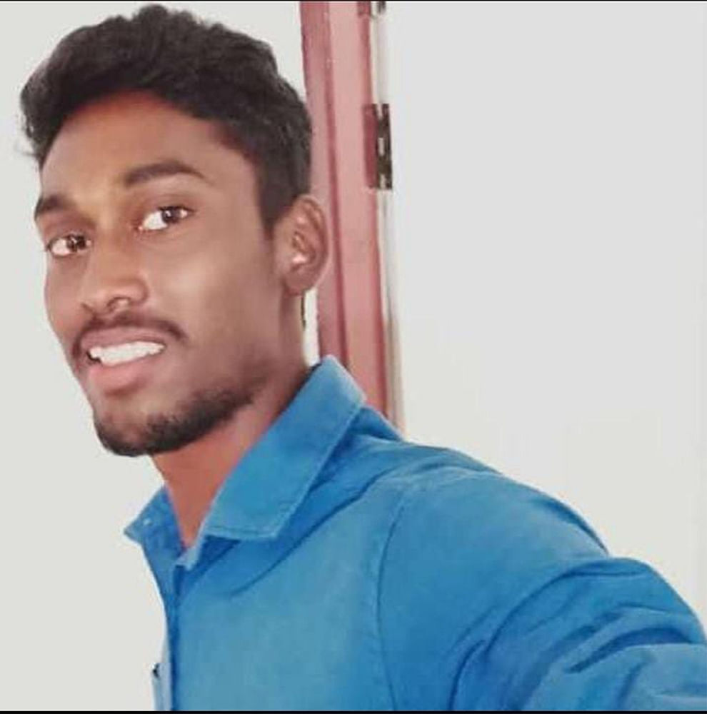 “ஜட்டியோட உட்காரவெச்சு அடிச்சாங்க!” - போலீஸ் தாக்கியதால் இறந்தாரா கல்லூரி மாணவர்?