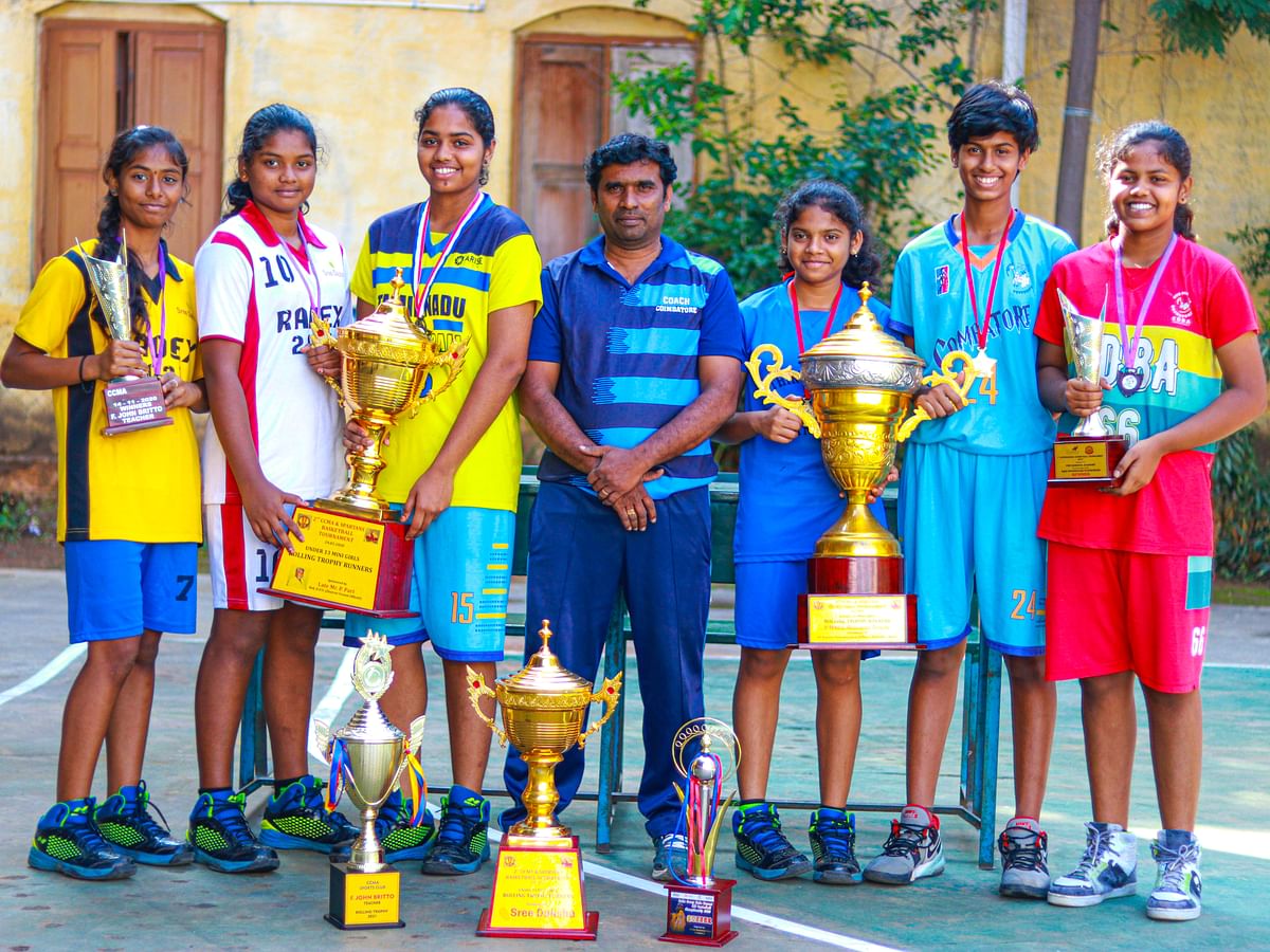 ``பயிற்சி மட்டுமல்ல; அரிசி, பருப்பு, ஷுவும்கூட சார் வாங்கித் தந்ததுதான்" - அசத்தும் கோவை கோச்!