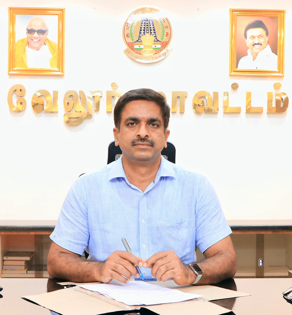 வேலூர் மாவட்ட ஆட்சியர் குமாரவேல் பாண்டியன்