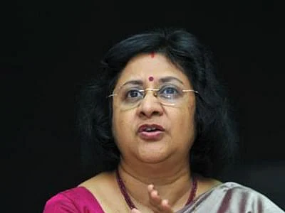 `வறுமையால் என்னை கருவிலேயே கலைக்கச் சொன்னார் அப்பா!' - SBI-ன் முதல் பெண் தலைவர் அருந்ததி