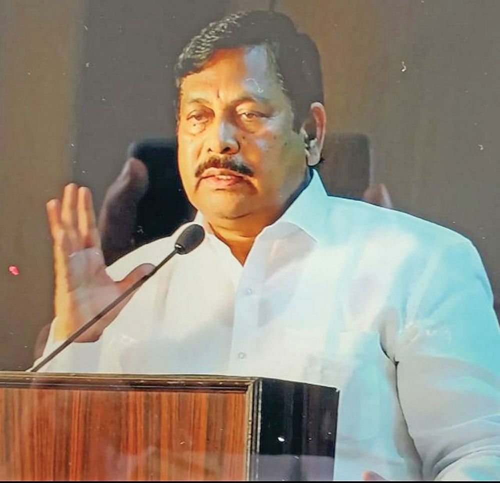 குடைந்தெடுத்த லஞ்ச ஒழிப்புத்துறை... வெங்கடாசலம் தற்கொலை பின்னணி!