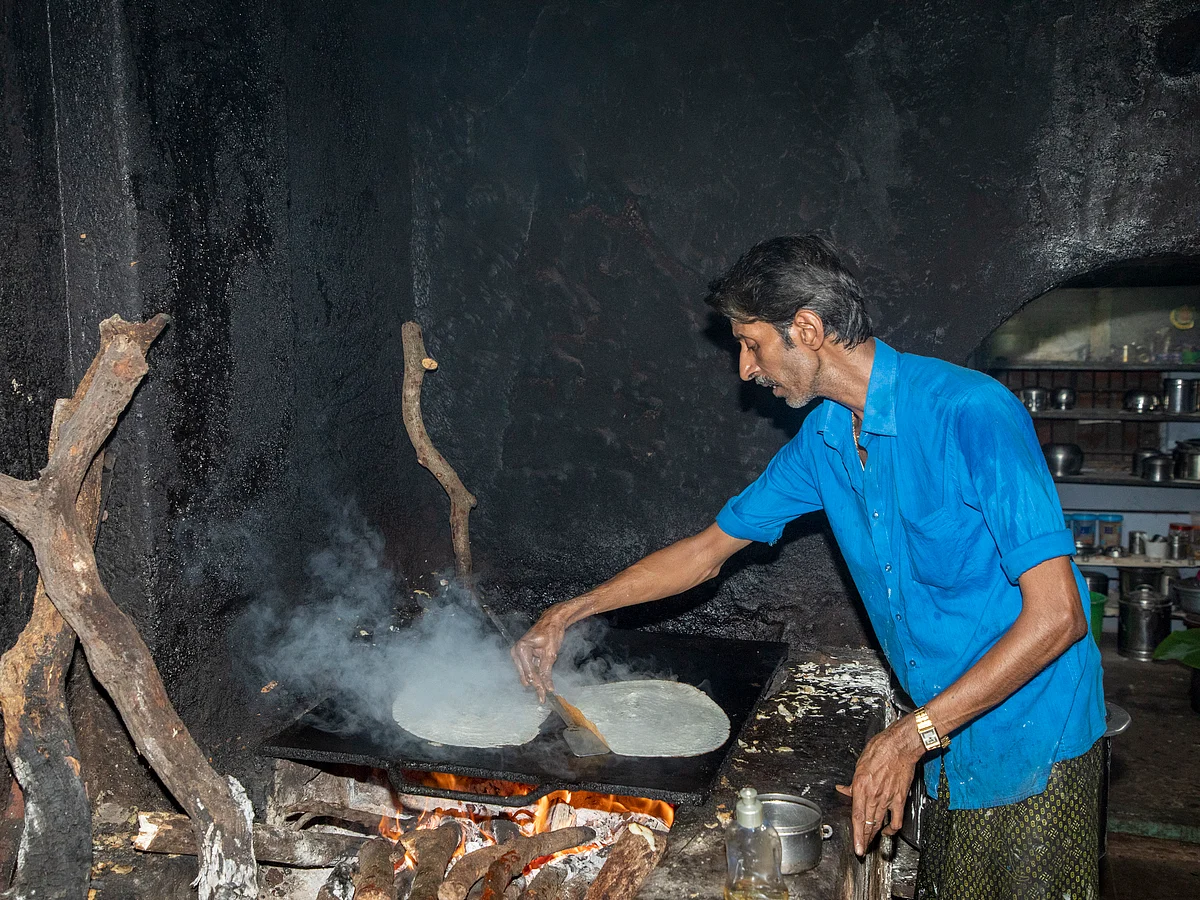 திருச்சி ருசி: இட்லி, கெட்டி சட்னி, பில்டர் காஃபி, ரிப்பீட்டு... 70 ஆண்டுகளாக அசத்தும் மணிஸ் கஃபே!