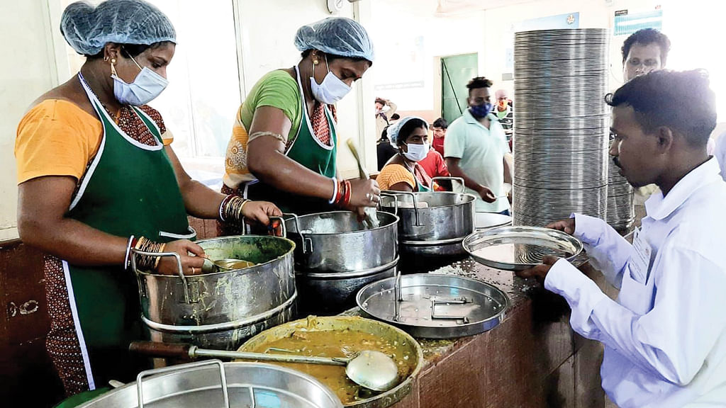 ஐந்து ரூபாய் விலையில் உணவளிக்கும் “ஆகார்” மையங்கள்