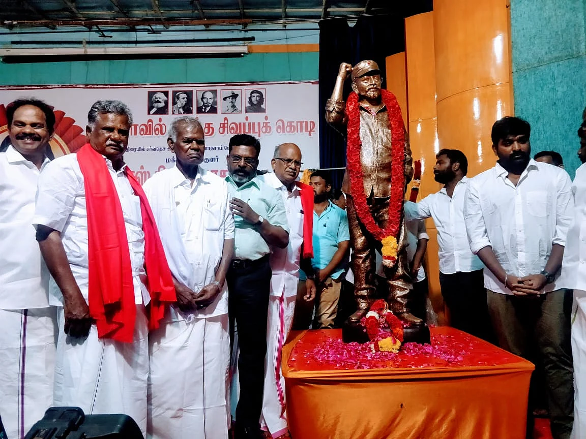 `என் புண்ணியமும் அதுதான்; சாபமும் அதுதான்!' - எஸ்.பி.ஜனநாதன் சிலைத்திறப்பு விழாவில் விஜய் சேதுபதி
