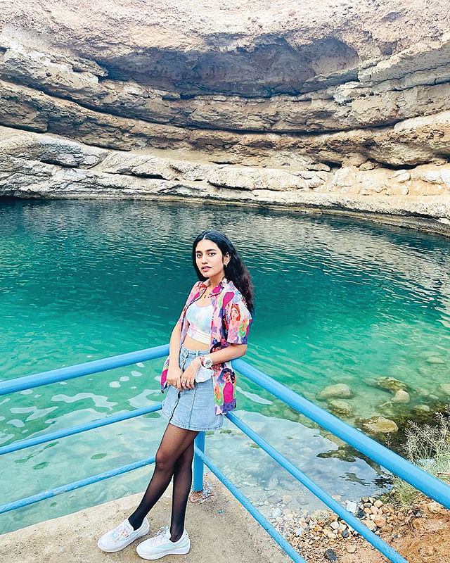 Priya varrier: ஊர்சுற்றி!