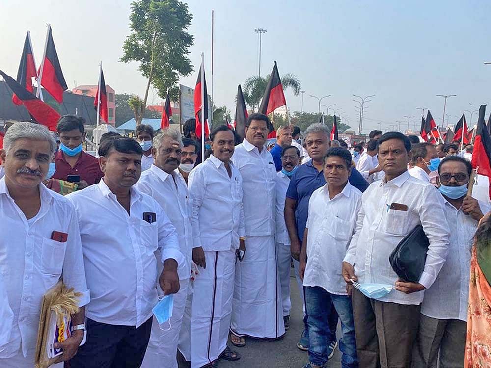 அமைச்சர்களுக்கு வார்னிங்... அதிருப்தியில் நிர்வாகிகள்... டென்ஷனில் ஸ்டாலின்!