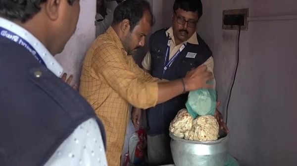 ஹோட்டலில் இருந்த பழைய பரோட்டா