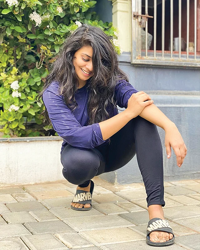 விகடன் TV: ஆங்கர் to ஆக்டர்: “வில்லியா நடிக்கிறதுதான் பிடிச்சிருக்கு!”