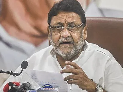 மகாராஷ்டிரா: `சமீர் வான்கடே குறித்த கருத்துக்கு என்னை மன்னித்துவிடுங்கள்!’ - அமைச்சர் நவாப் மாலிக்