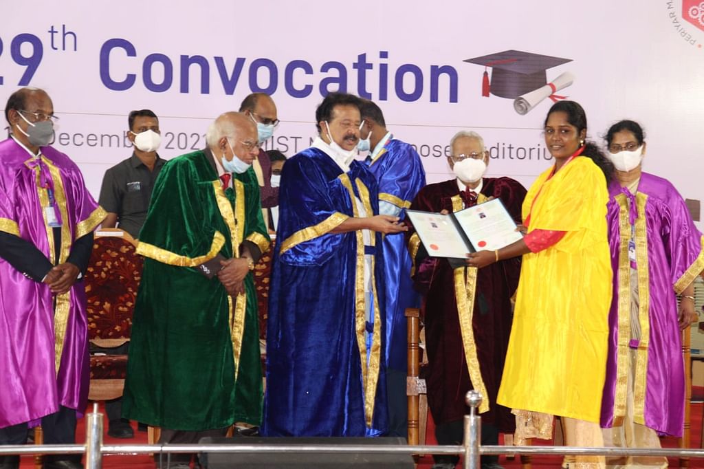 பட்டமளிப்பு விழாவில் அமைச்சர் பொன்முடி