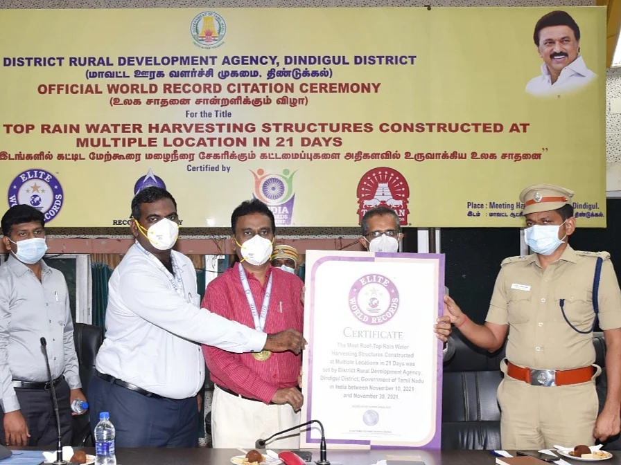 21 நாள்களில் 2 கோடி லிட்டர் மழைநீர் சேமிப்பு; உலக சாதனை புத்தகங்களில் இடம்பெற்ற திண்டுக்கல்!