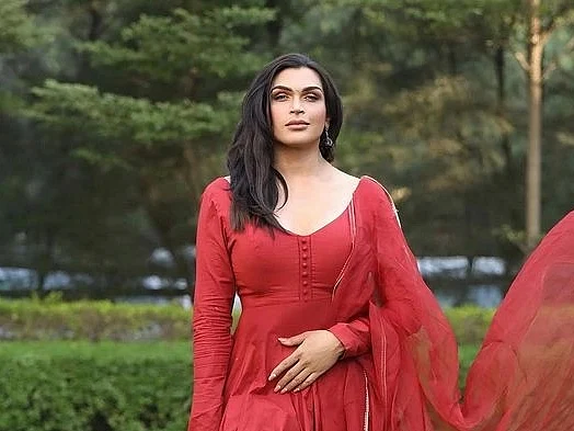 `We did it!' - `மிஸ் யுனிவர்ஸ்' ஹர்னாஸ் சாந்துவின் ஆடையை வடிவமைத்த திருநங்கை சயிஷா