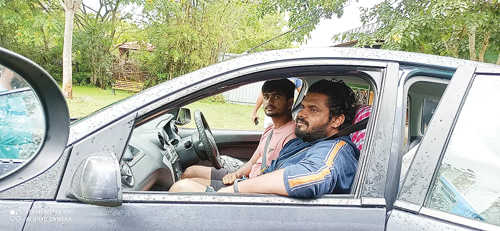செல்ஃப் டிரைவ் கார் வாடகைக்கு எடுக்கிறீங்களா?