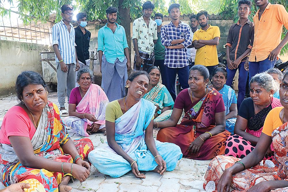 “ஜட்டியோட உட்காரவெச்சு அடிச்சாங்க!” - போலீஸ் தாக்கியதால் இறந்தாரா கல்லூரி மாணவர்?