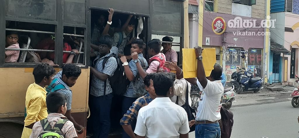 ஆபத்தான முறையில் பயணம்