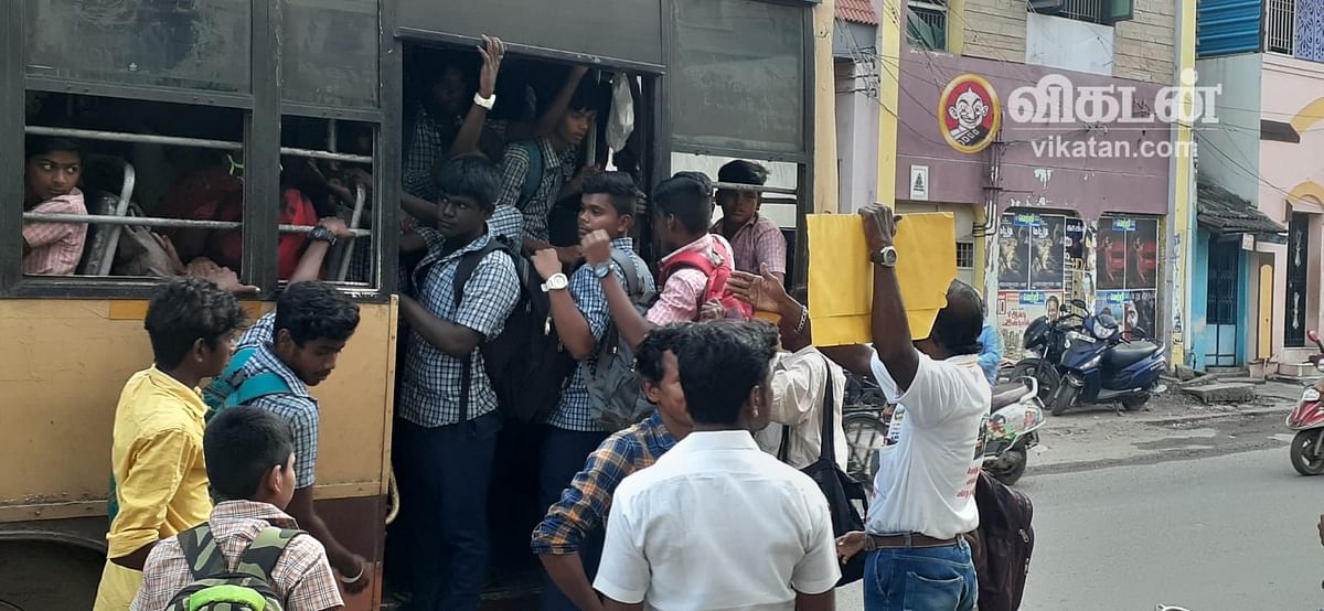 ஆபத்தான முறையில் பயணம் 