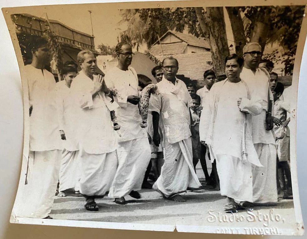 திருச்சி தமிழ் எழுத்தாளர் மாநாட்டில் எஸ்.எஸ்.வாசன், டாக்டர் மு.வ., அகிலன் ஆகியோருடன் திருலோக சீதாராம்