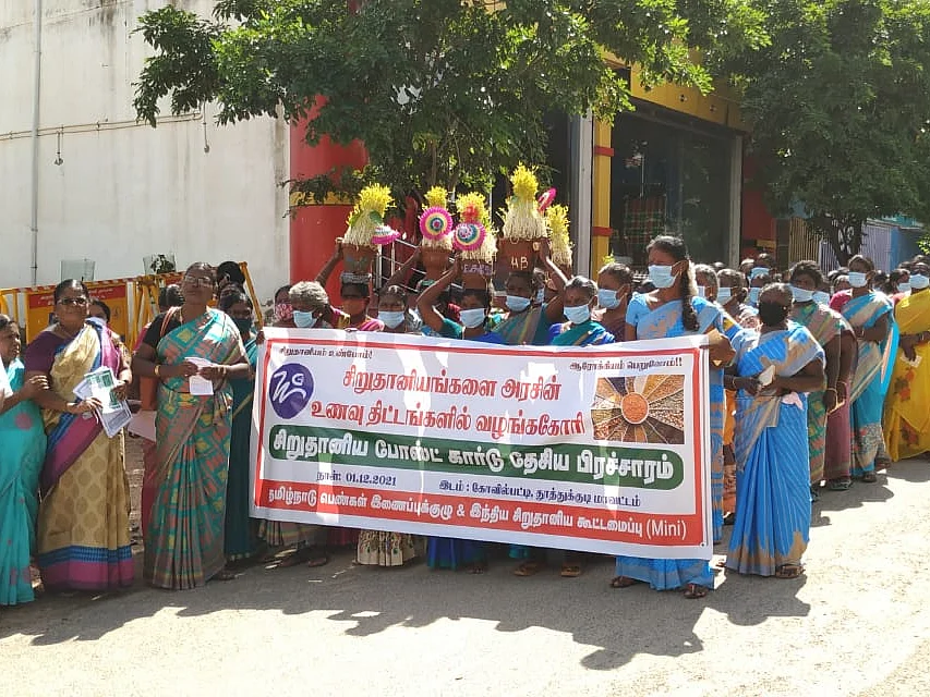 ``ரேஷன் கடைகளில் சிறுதானியங்களை வழங்கவேண்டும்!" - பிரசாரம் செய்யும் பெண்கள் குழுவினர்