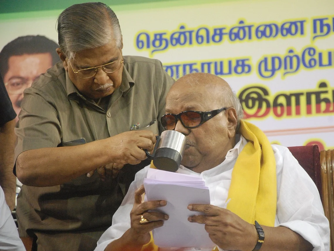 "ஒரு நாள் எழுதலைனா, `இன்னைக்கு பொழுது வீணாயிடுச்சே’ என்பார்!” கருணாநிதியின் நிழல் சண்முகநாதன்