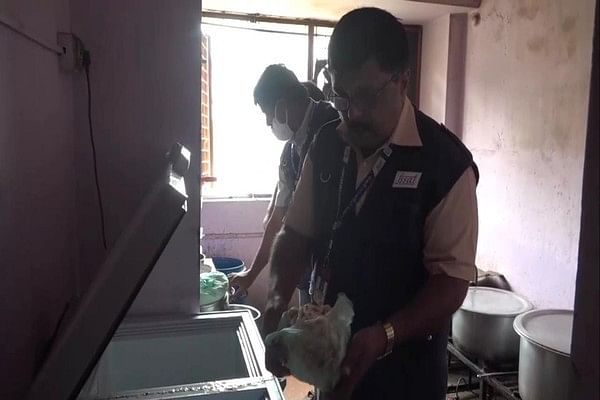 உணவுக் கூடத்தில் ஆய்வு