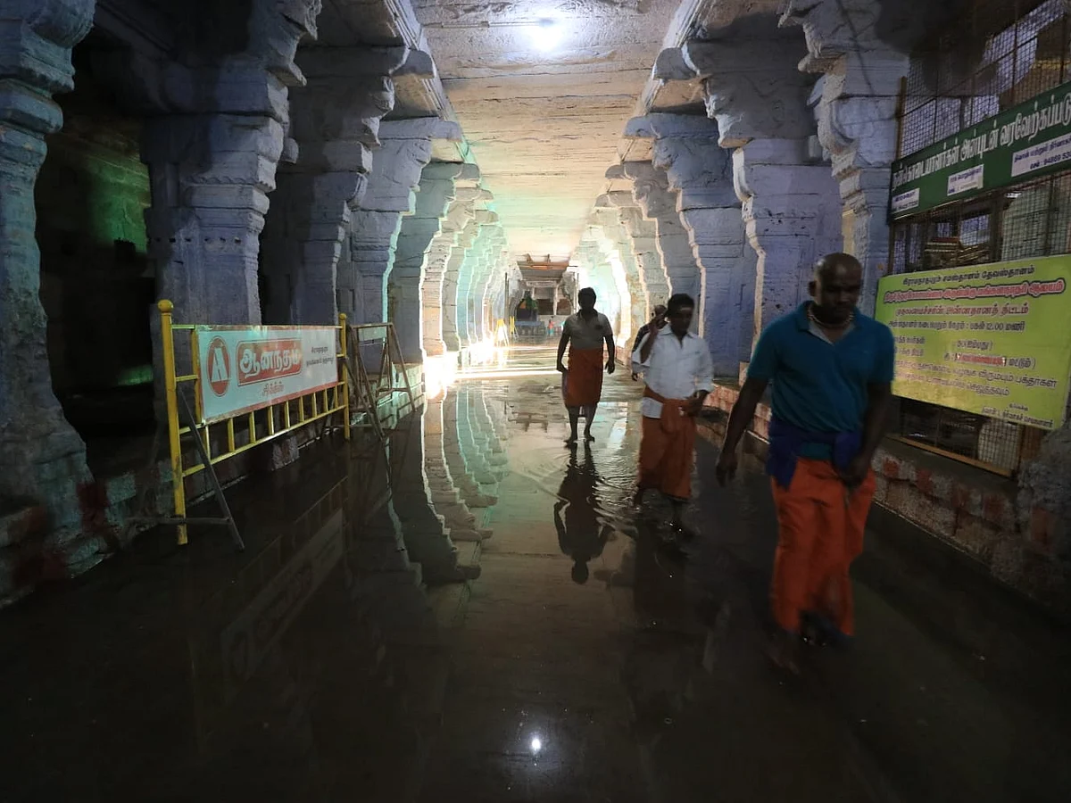தேங்கிய மழை நீர்... திண்டாடும் பக்தர்கள்... உத்தரகோசமங்கை திருக்கோயில் நிலவரம்!