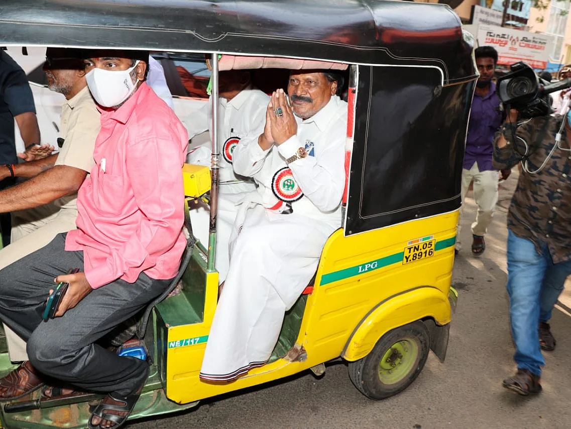 ரத்தத்தில் கையெழுத்து; அரசுப் பேருந்து ஓட்டுநர் டு அதிமுக அவைத்தலைவர் - யார் இந்த தமிழ்மகன் உசேன்?