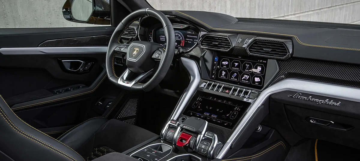 லம்போகினி URUS Interior