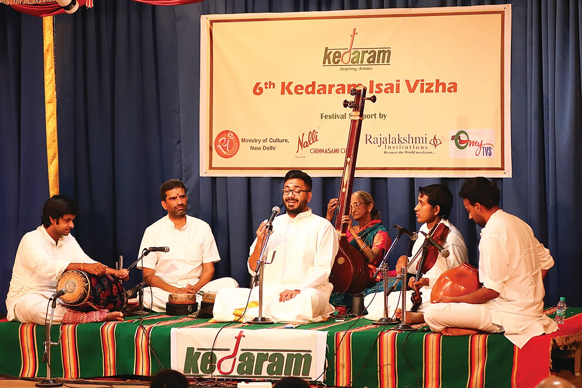 பரத் சுந்தர் மற்றும் குழு