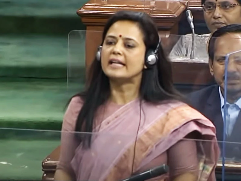 `சாவர்க்கர் சுதந்திரப் போராட்ட வீரரா? ; நேதாஜி மட்டும் இருந்திருந்தால்?!’ - மஹுவா மொய்த்ரா காட்டம்
