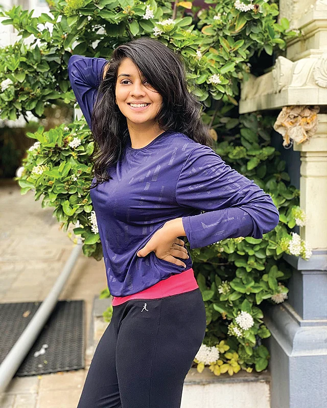விகடன் TV: ஆங்கர் to ஆக்டர்: “வில்லியா நடிக்கிறதுதான் பிடிச்சிருக்கு!”