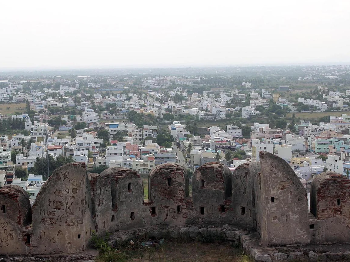 கரூர், நாமக்கல்லில் பெரும் சத்தத்துக்கு காரணம் நில அதிர்வா? அச்சத்தில் மக்கள்!