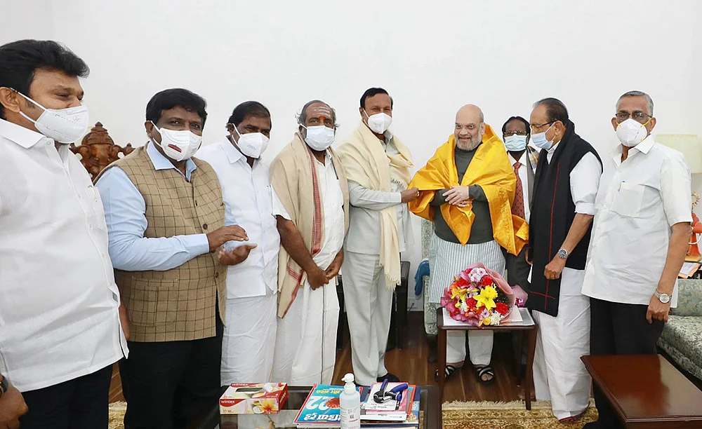 மிஸ்டர் கழுகு: 20 நாள்கள் இடைவெளியில் தேர்தல்! - ஆளும் தரப்பு அதிரடி முடிவு!